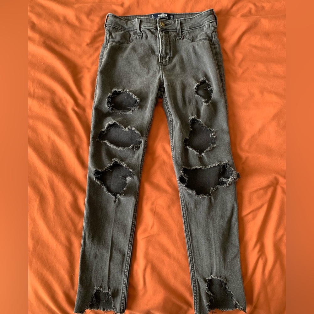 Hollister jeans, black, high rise, with holes, 3R, W26, L26, used, cropped.